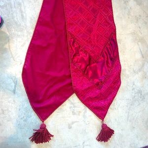 Royal red table runner table top